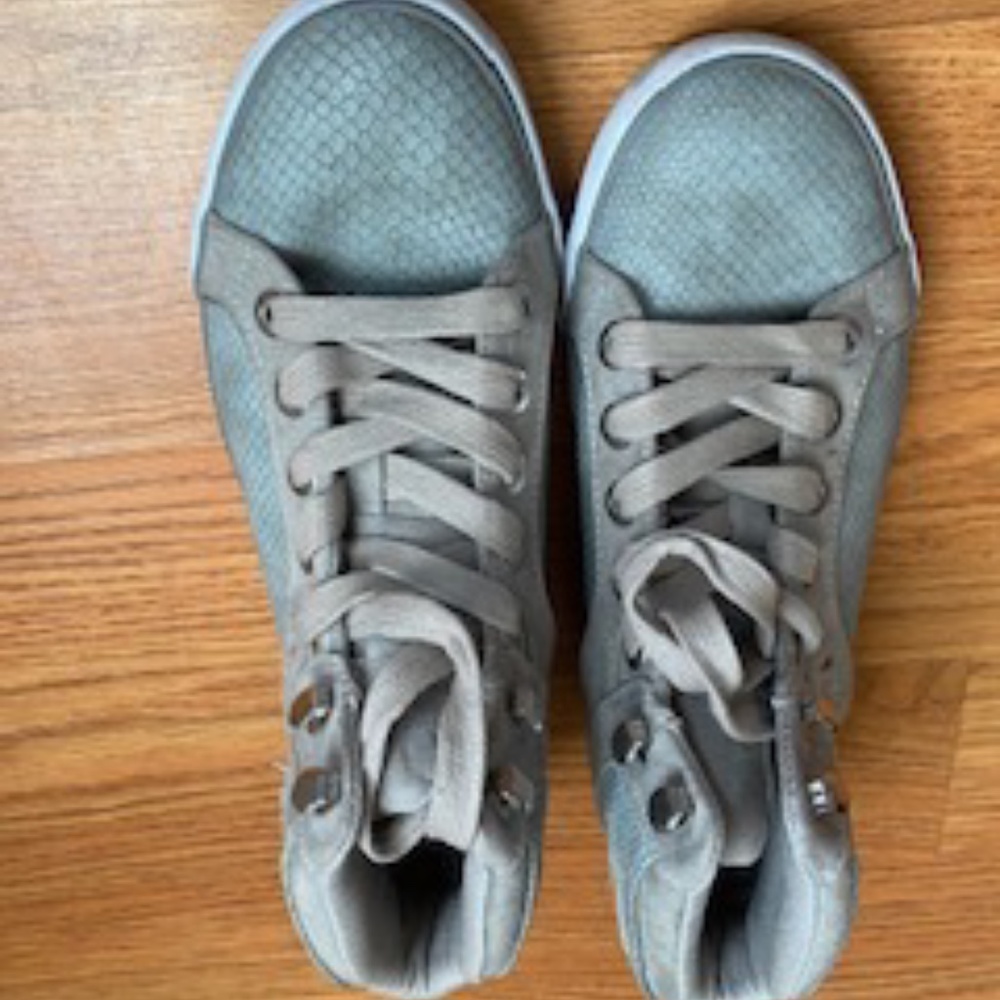 Grey/Silver Sneakers